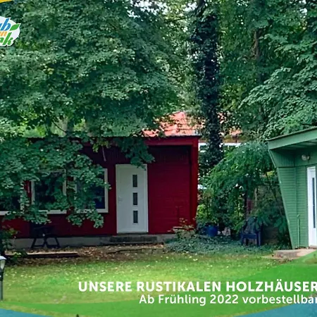 Jagd-angler-holzhaus-im-wald-am-see